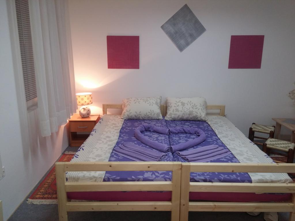Apartment Alma *