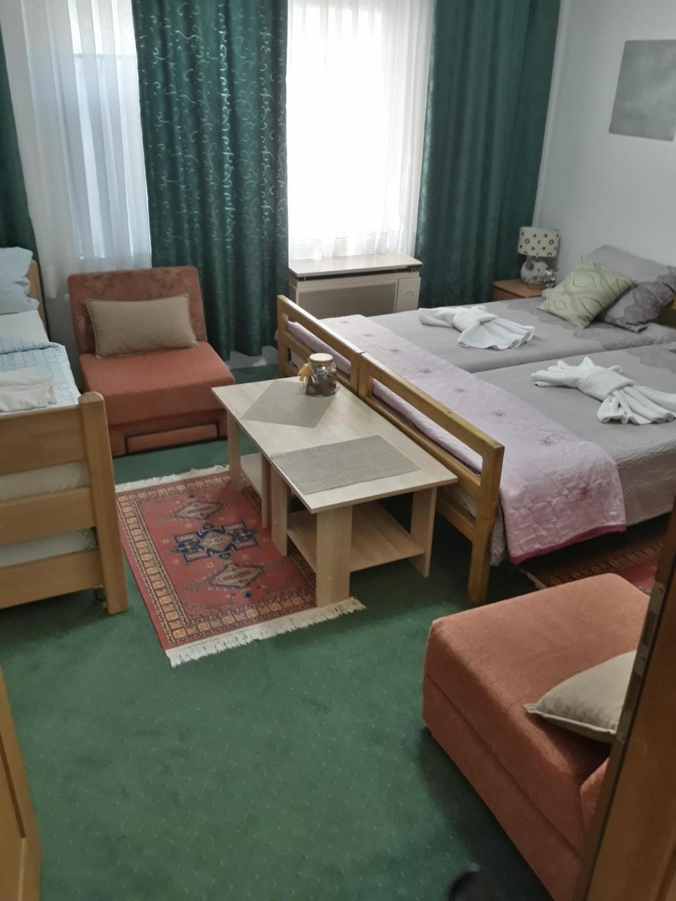 Apartment Alma *